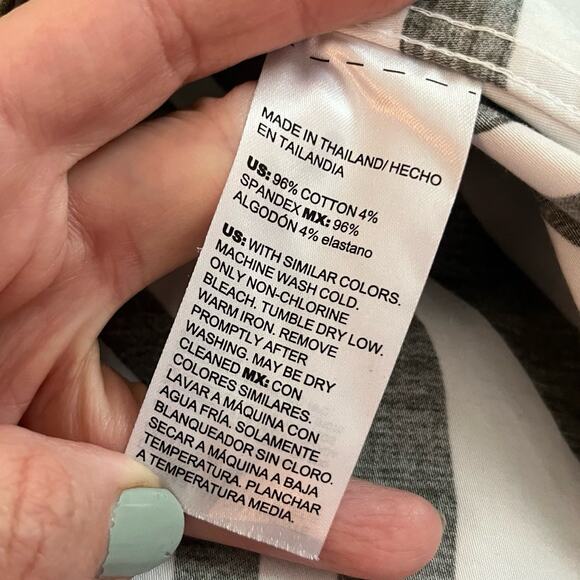 Chicos No Iron Abstract Button Down Tunic Shirt Medium/1 Long Sleeve Geometric - Picture 8 of 8